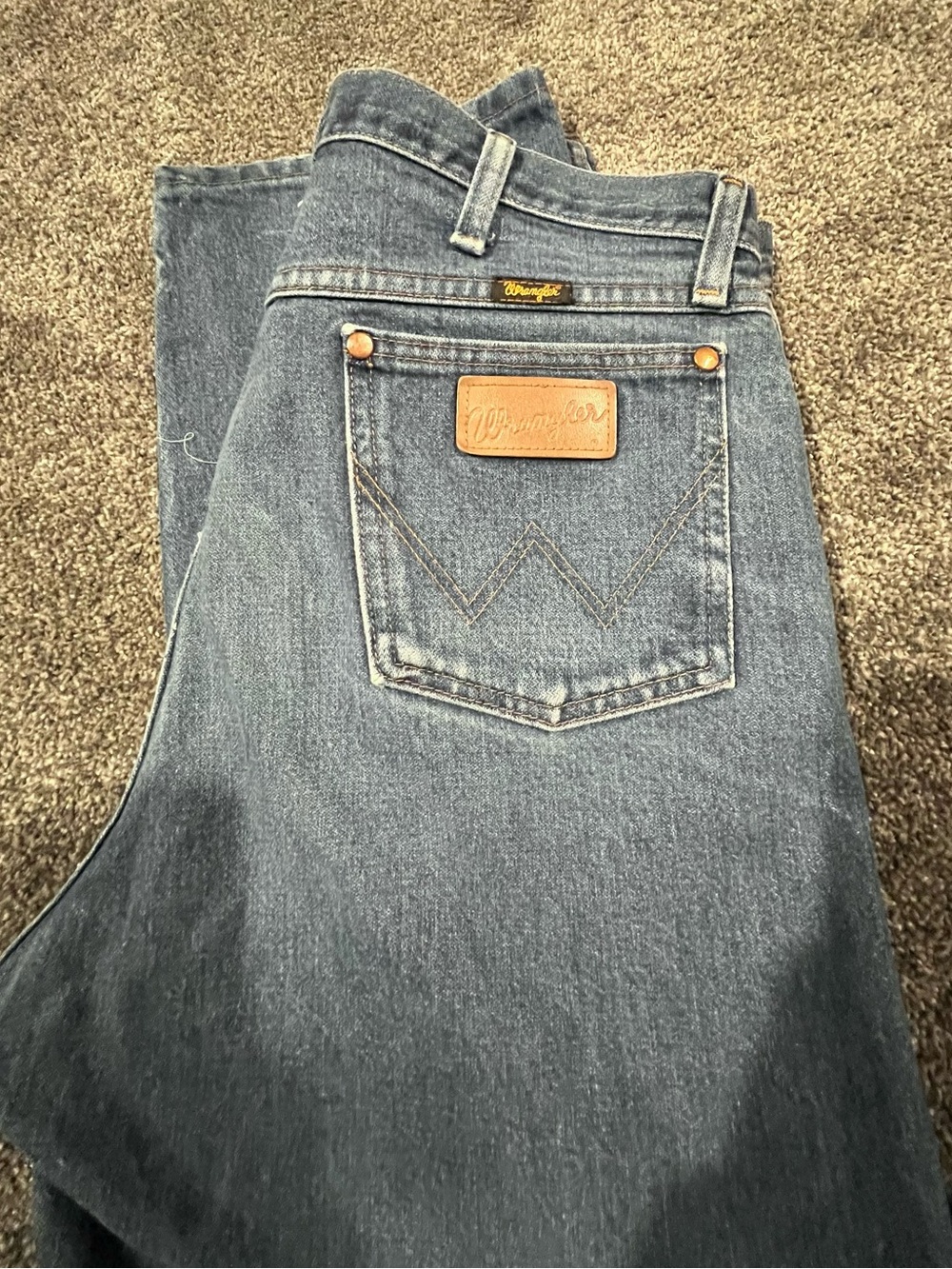 perfectly worn in vintage wrangler jeans 34x30 actually 34x29